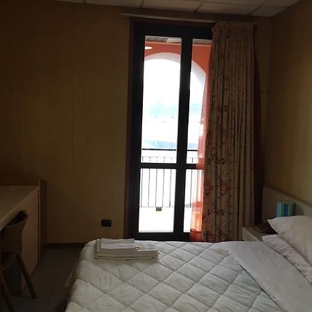 Hotel Socrate Lavena Ponte Tresa Ngoại thất bức ảnh