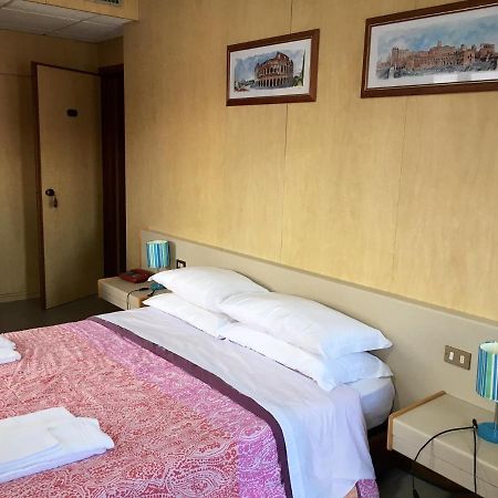 Hotel Socrate Lavena Ponte Tresa Ngoại thất bức ảnh