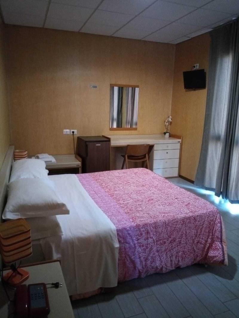 Hotel Socrate Lavena Ponte Tresa Ngoại thất bức ảnh