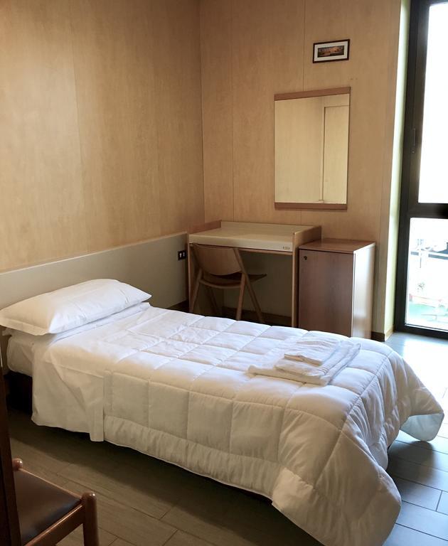 Hotel Socrate Lavena Ponte Tresa Ngoại thất bức ảnh