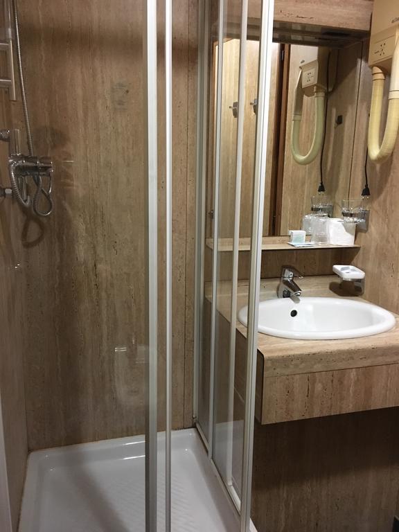 Hotel Socrate Lavena Ponte Tresa Ngoại thất bức ảnh