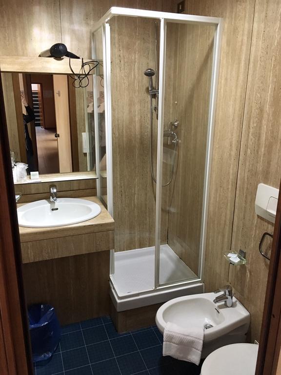 Hotel Socrate Lavena Ponte Tresa Ngoại thất bức ảnh