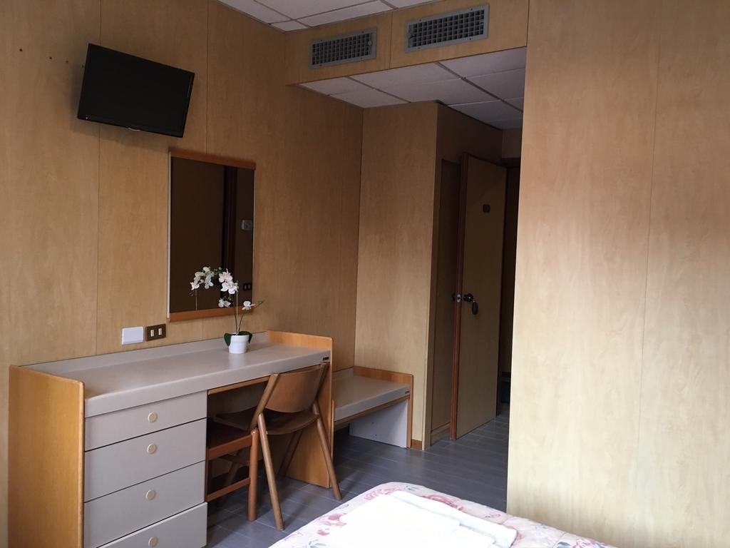 Hotel Socrate Lavena Ponte Tresa Ngoại thất bức ảnh