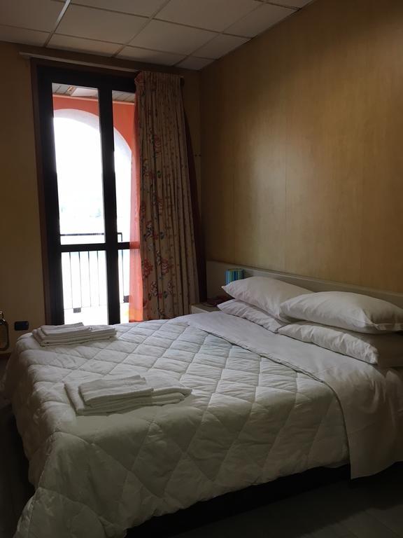 Hotel Socrate Lavena Ponte Tresa Ngoại thất bức ảnh