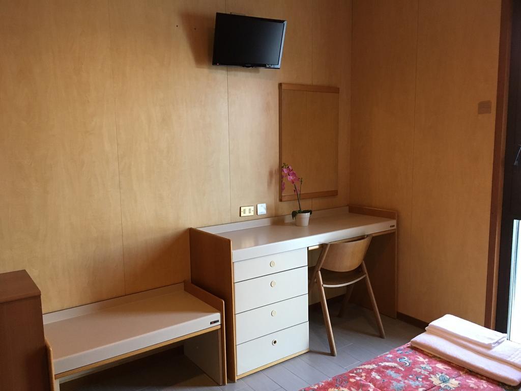 Hotel Socrate Lavena Ponte Tresa Ngoại thất bức ảnh