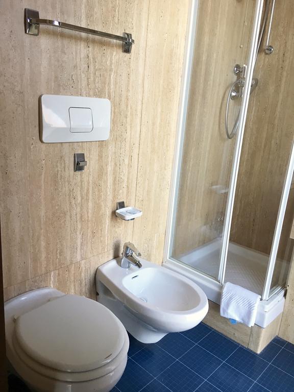 Hotel Socrate Lavena Ponte Tresa Ngoại thất bức ảnh