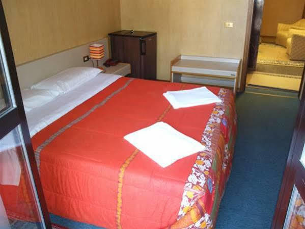 Hotel Socrate Lavena Ponte Tresa Ngoại thất bức ảnh