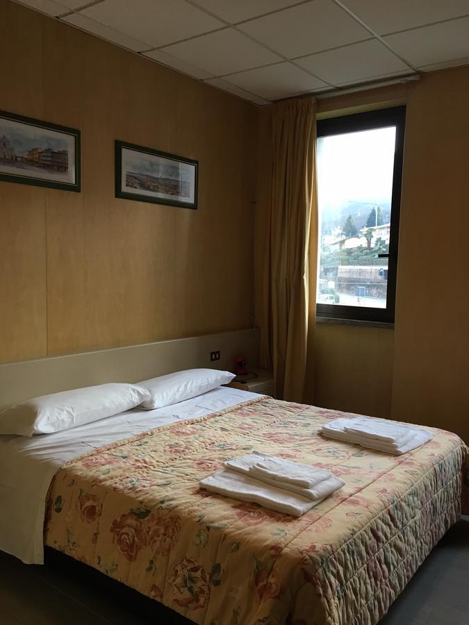 Hotel Socrate Lavena Ponte Tresa Ngoại thất bức ảnh